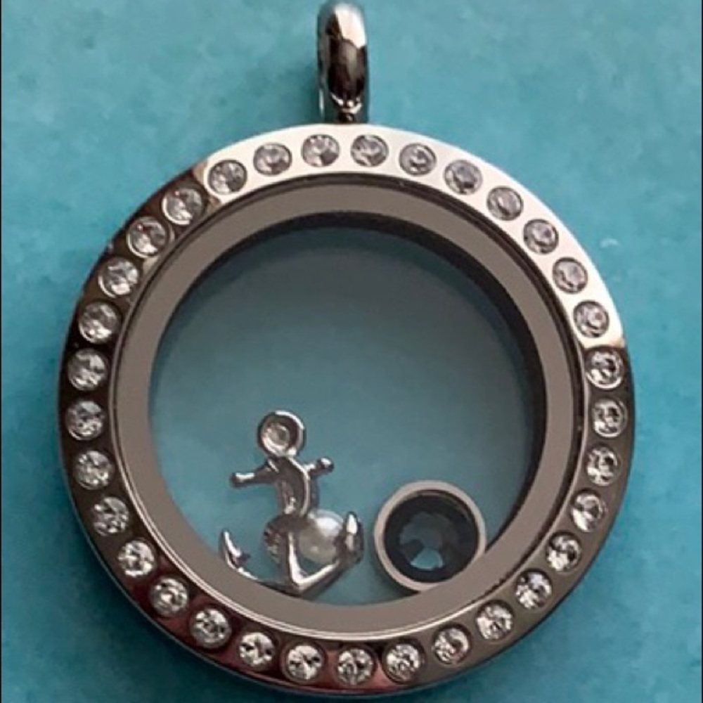 Pendant & charms (no chain)